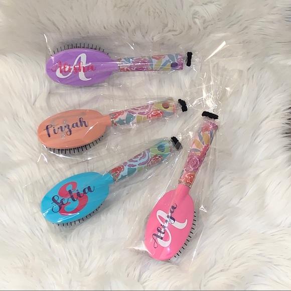 Beauty hairbrush initial name - Picture 11 of 11